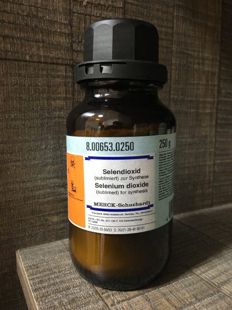 Selenium dioxide (sublimed) for synthesis